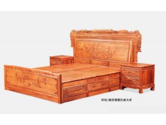 檀雕孔雀大床图1